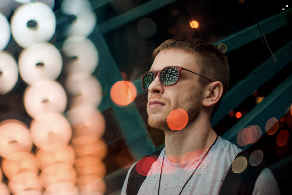 Künstliche Intelligenz gilt als Schlüsseltechnologie der Digitalisierung. Nicht nur in der Industrie bei Produktion und Fertigung kommt sie zum Einsatz. Auch in redaktionellen Umfeldern spielen KI-Anwendungen inzwischen eine größere Rolle als man es vor wenigen Jahren noch erwartet hätte. Ob Nachrichtenagenturen, Online-Shops oder Webseiten, die Einsatzgebiete von Technologien zur Automatisierung von Content nehmen zu. Aber: Wo bleibt der Mensch? Sind künftig alle Redakteure, Texter und Autoren überflüssig? Oder müssen sie viel mehr neue Fertigkeiten erwerben? Die Antwort liegt auf der Hand...