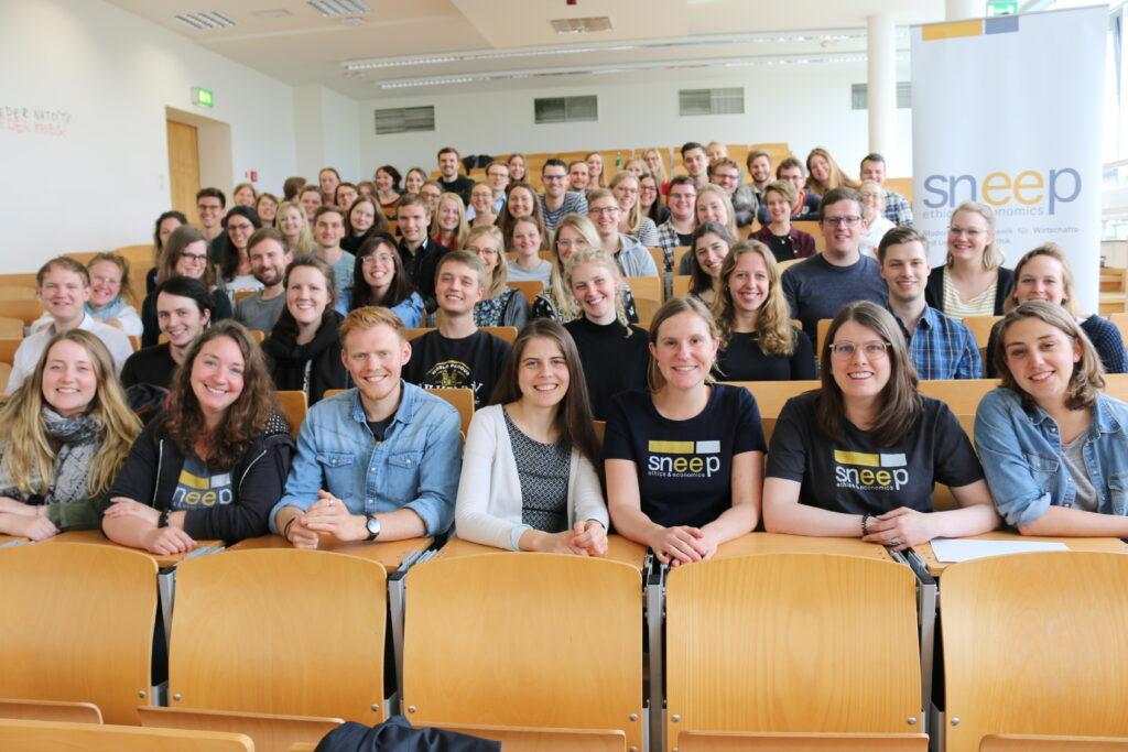 Gruppenfoto der Studierenden von sneep e.V. auf ihrer Frühjahrstagung in Münster